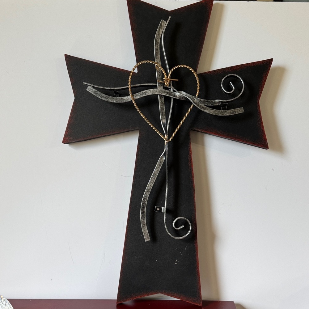 Dicksons Black and Silver Cross with Heart 18“ x 12“